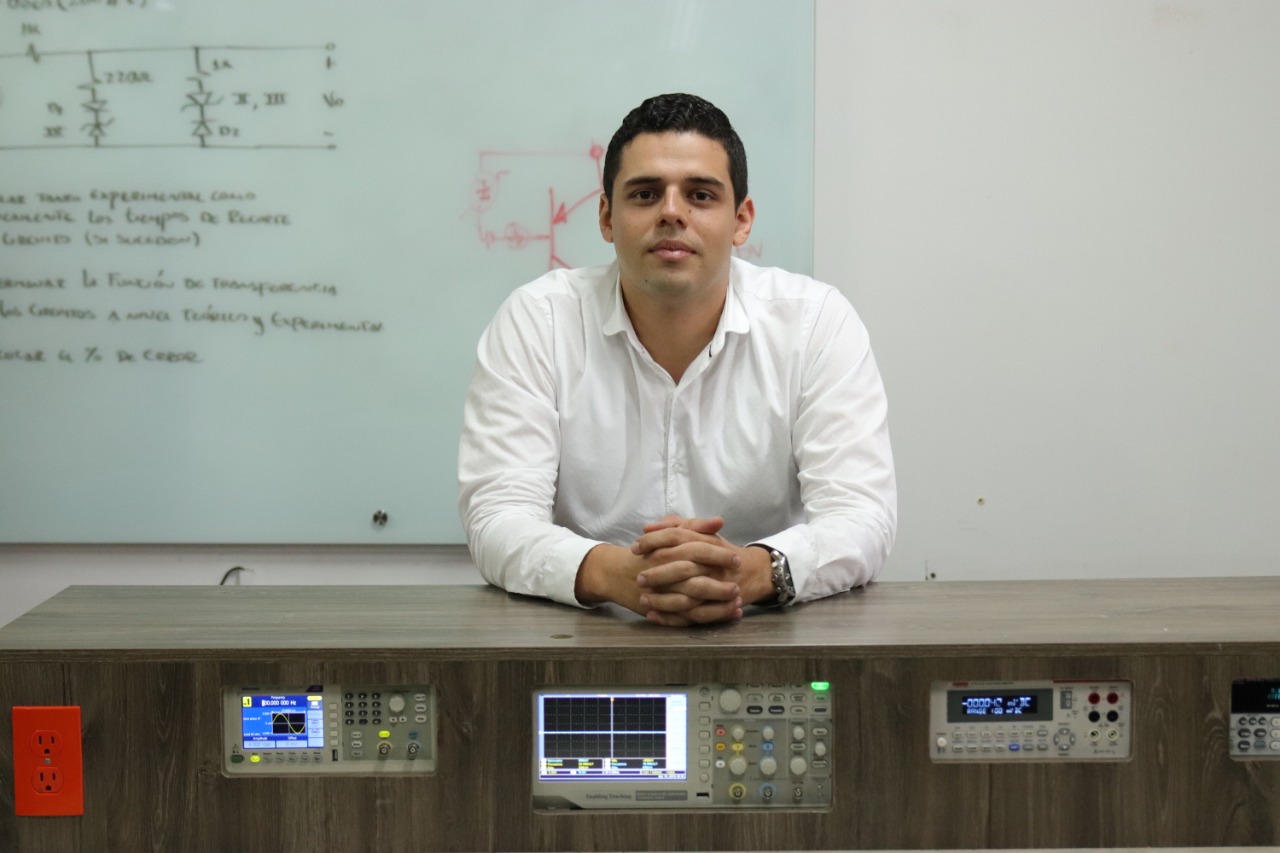 Andres Amaya ingenieria mecatronica santoto bucaramanga